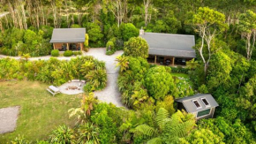 Paparoa Beach Hideaway with Hot Tub